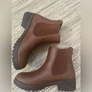 Pre-owned Maurices 7M brown boots